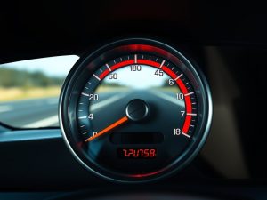 Samochód dużo pali: najczęstsze przyczyny wyższego spalania i jak je rozpoznać
