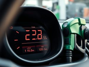 Spalanie według komputera a rzeczywiste: skąd biorą się różnice i jak je porównać z tankowaniem